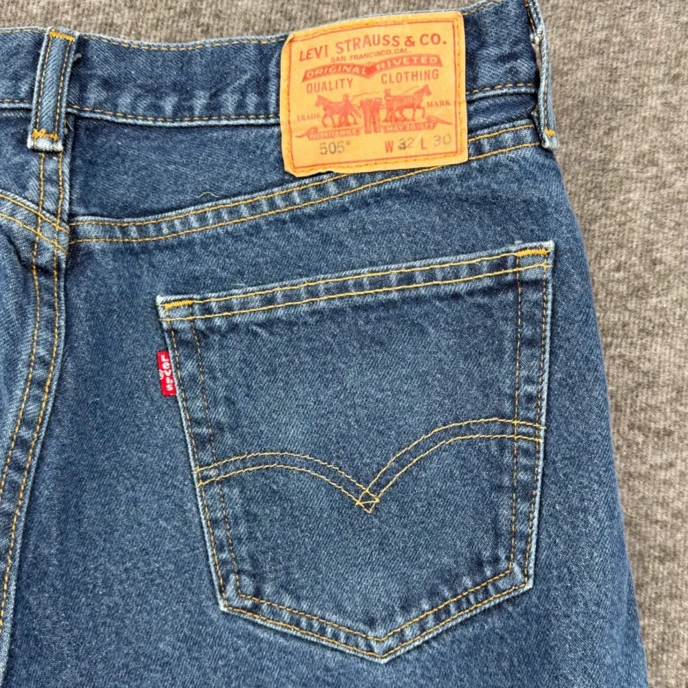 Levis 505 Straight Fit Jeans Medium Wash Blue Denim Pants 32 Relaxed Casual wear
